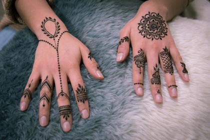 Simple and elegant henna designs